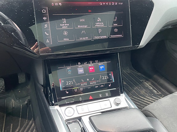 Audi e-tron 6 of 6