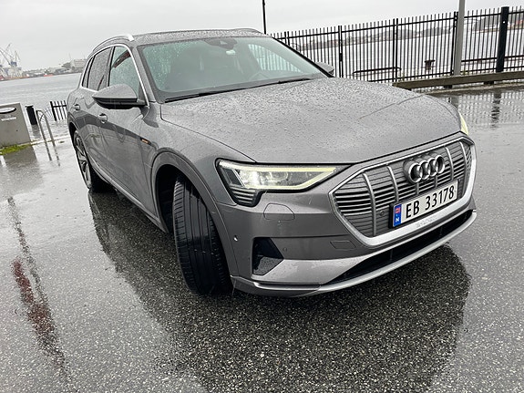Audi e-tron 3 of 6