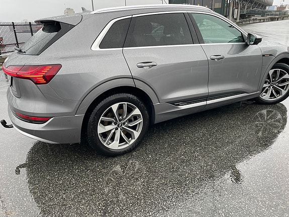 Audi e-tron 2 of 6