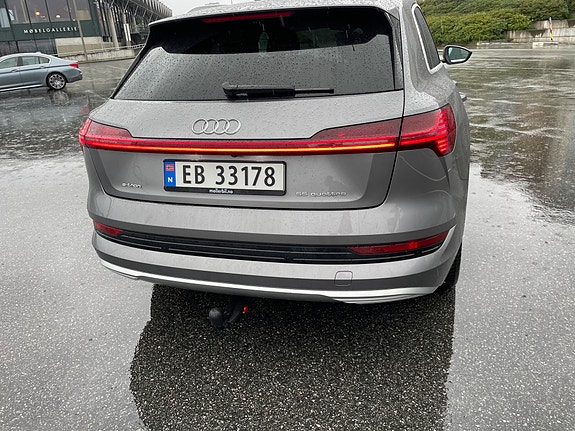 Audi e-tron 4 of 6