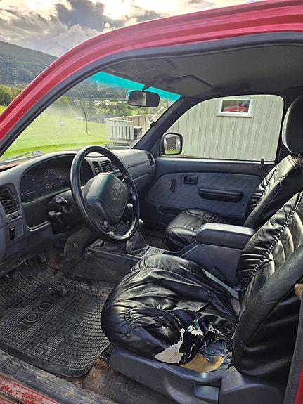 Toyota HiLux 6 of 12