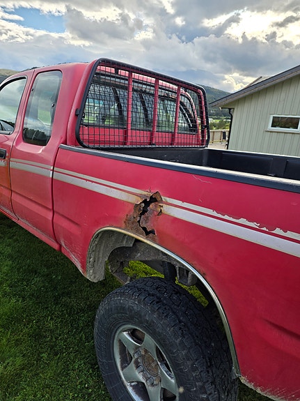 Toyota HiLux 12 of 12