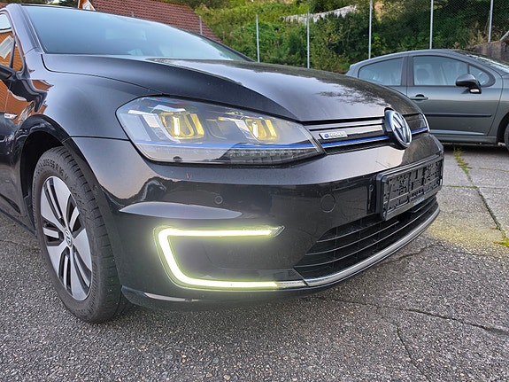 Volkswagen e-Golf VII 10 of 23