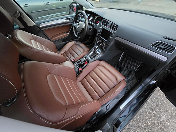 Volkswagen e-Golf VII 18 of 23