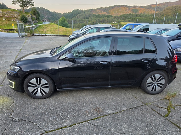 Volkswagen e-Golf VII 3 of 23