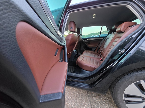 Volkswagen e-Golf VII 14 of 23