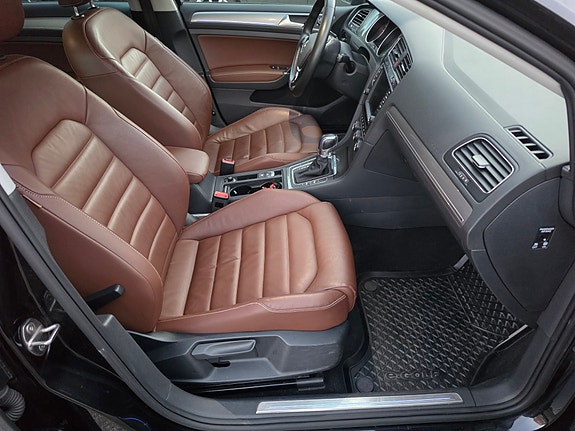 Volkswagen e-Golf VII 17 of 23