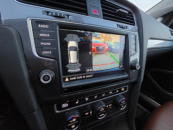Volkswagen e-Golf VII 21 of 23