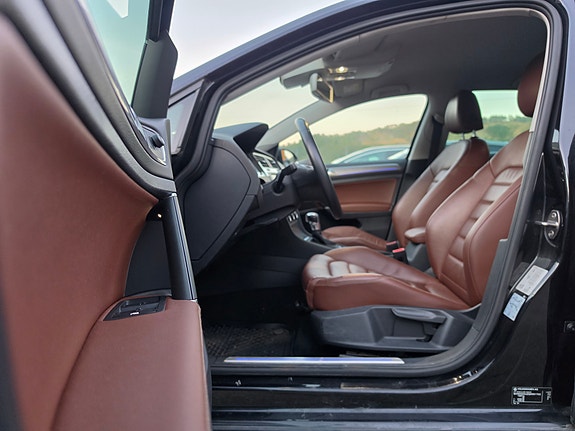 Volkswagen e-Golf VII 12 of 23
