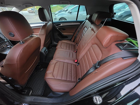 Volkswagen e-Golf VII 15 of 23