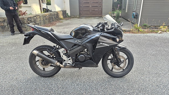 Honda CBR 125 R 4 of 8