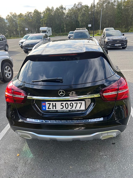 Mercedes-Benz GLA180 5 of 7