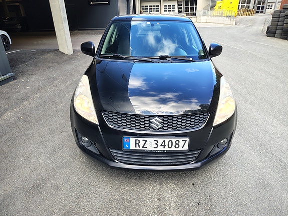 Suzuki Swift 3 of 12