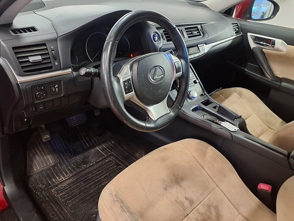 Lexus CT200h 13 of 14