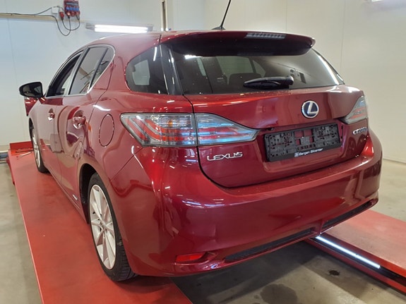 Lexus CT200h 2 of 14