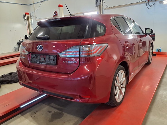 Lexus CT200h 4 of 14