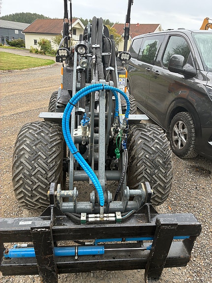 Giant 2700HD+ 30kmh , 50hk Turbo 9 of 11