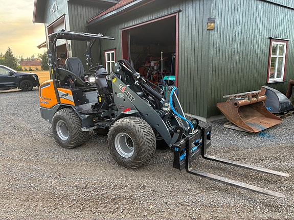 Giant 2700HD+ 30kmh , 50hk Turbo 2 of 11