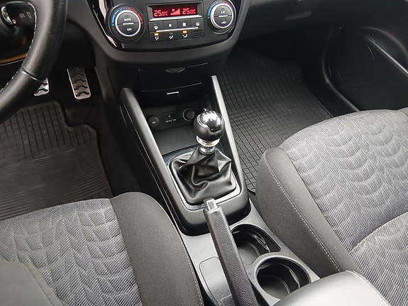 Kia Ceed 10 of 18