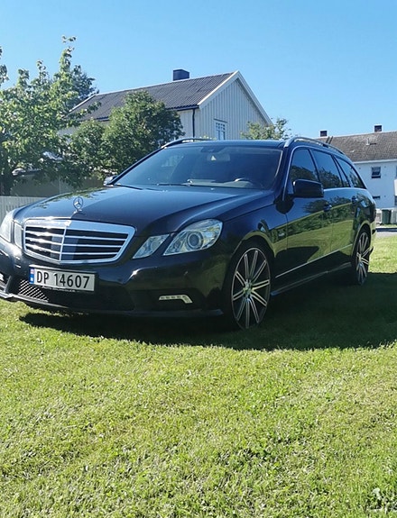 Mercedes-Benz E350 d 2 of 30