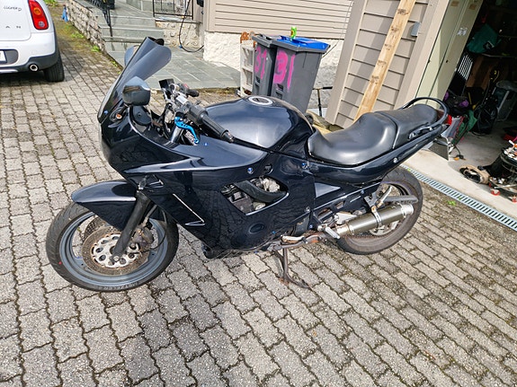 Suzuki GSX 600 F 2 of 9