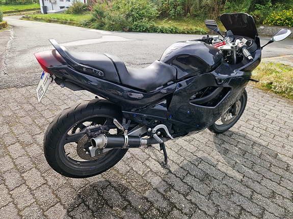 Suzuki GSX 600 F 4 of 9
