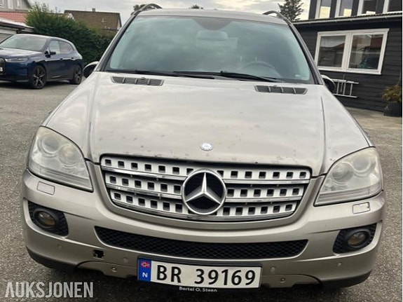 Mercedes-Benz M-Klasse 2 of 14
