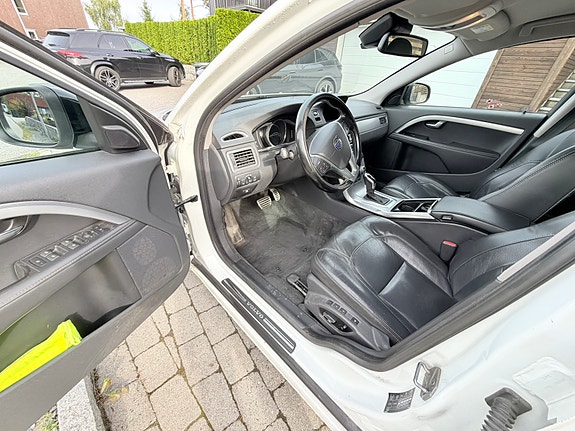 Volvo V70 17 of 30