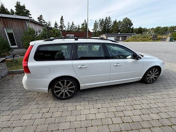 Volvo V70 2 of 30