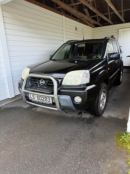 Nissan X-Trail 2 of 8