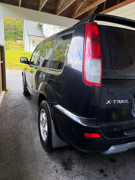 Nissan X-Trail 3 of 8