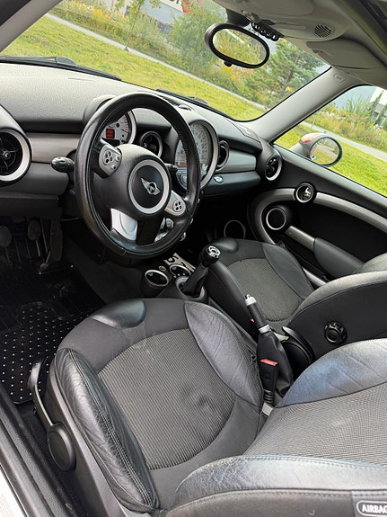 MINI Cooper 18 of 27