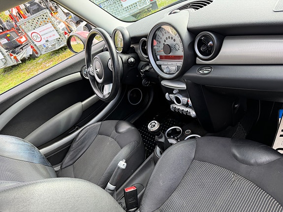 MINI Cooper 20 of 27