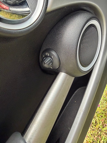 MINI Cooper 17 of 27