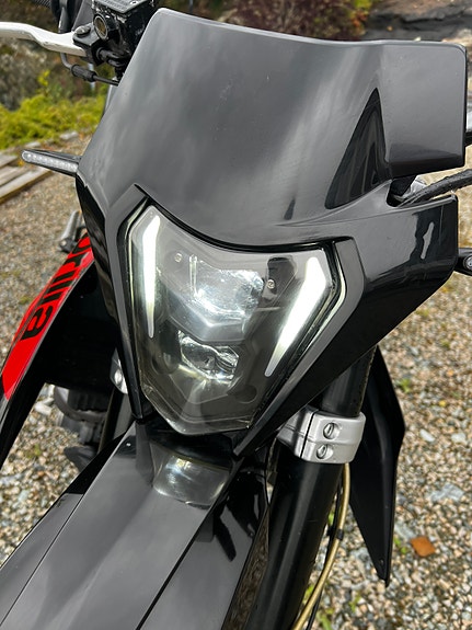 Aprilia SX 125 Super Motard 9 of 17