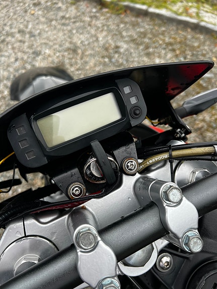Aprilia SX 125 Super Motard 10 of 17