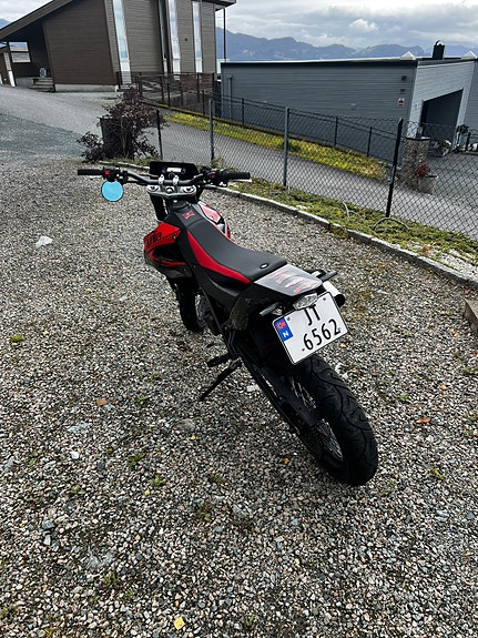 Aprilia SX 125 Super Motard 2 of 17