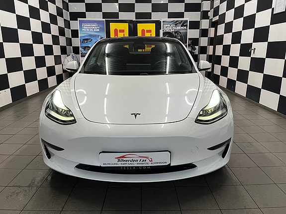 Tesla Model 3 3 of 30
