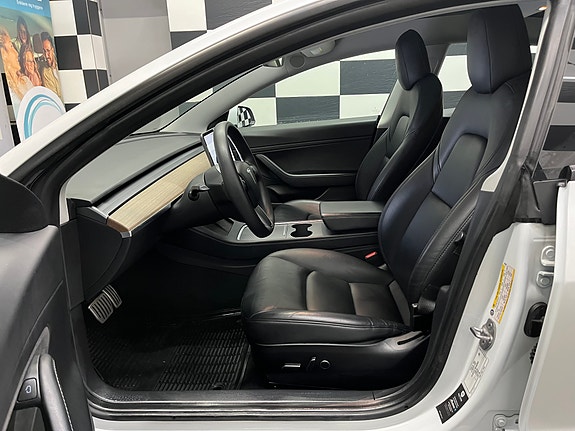Tesla Model 3 15 of 30