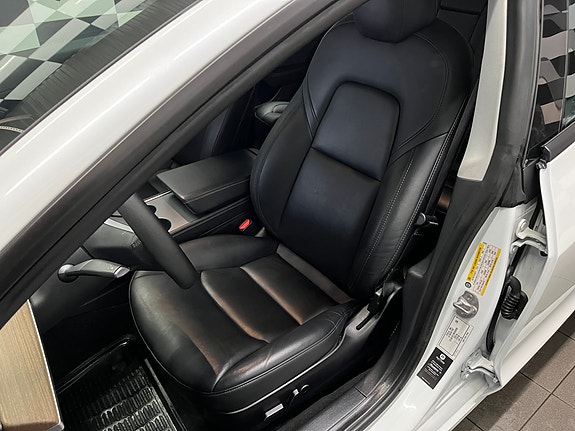 Tesla Model 3 16 of 30