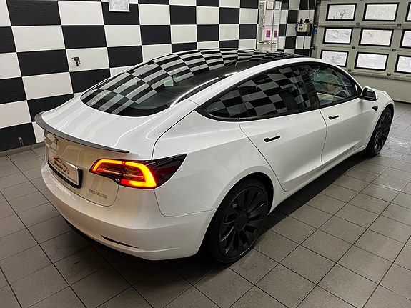 Tesla Model 3 8 of 30