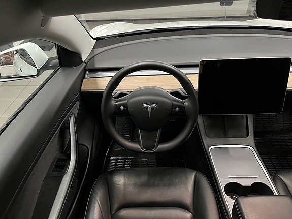 Tesla Model 3 27 of 30