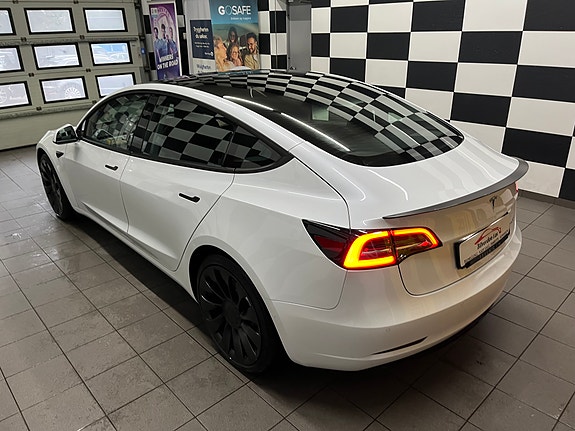 Tesla Model 3 11 of 30