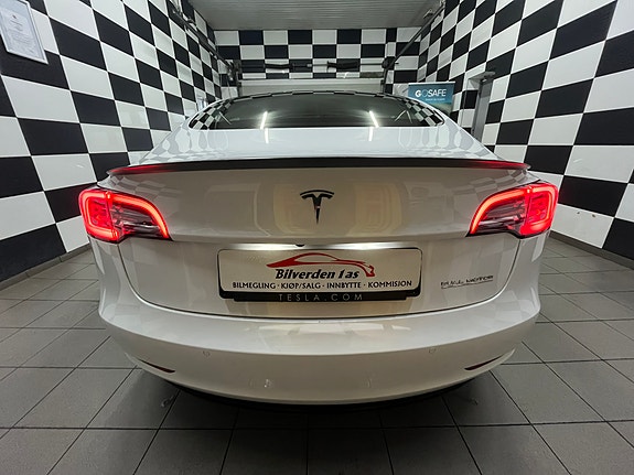 Tesla Model 3 9 of 30