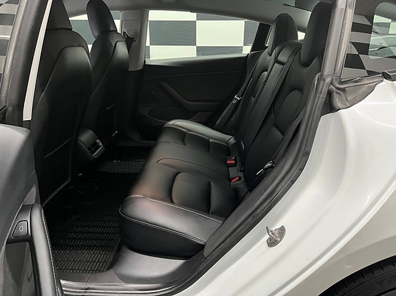 Tesla Model 3 21 of 30
