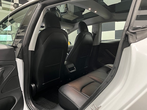 Tesla Model 3 22 of 30