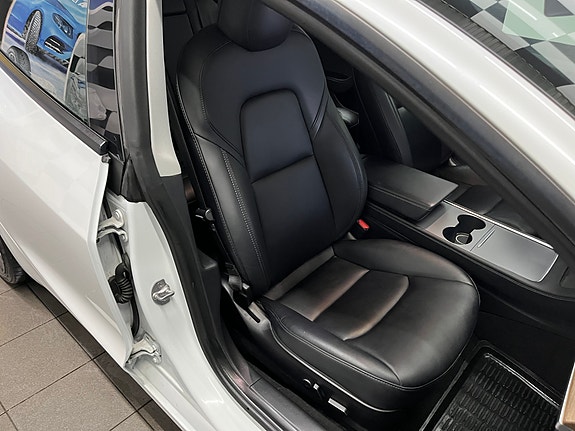 Tesla Model 3 19 of 30