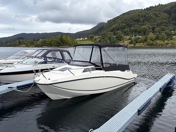 Quicksilver Activ 555 cabin Meget pen og velholdt. Kun 55 timer. Nybåtgaranti. 2 of 16