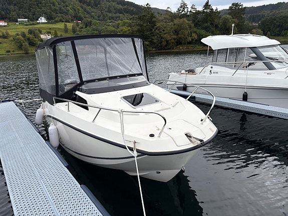 Quicksilver Activ 555 cabin Meget pen og velholdt. Kun 55 timer. Nybåtgaranti. 4 of 16