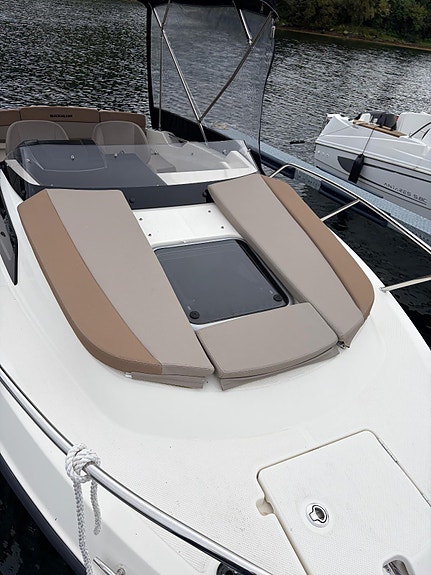 Quicksilver Activ 555 cabin Meget pen og velholdt. Kun 55 timer. Nybåtgaranti. 10 of 16